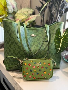 COACH Green Signature City Tote with Floral Mini Bag Set